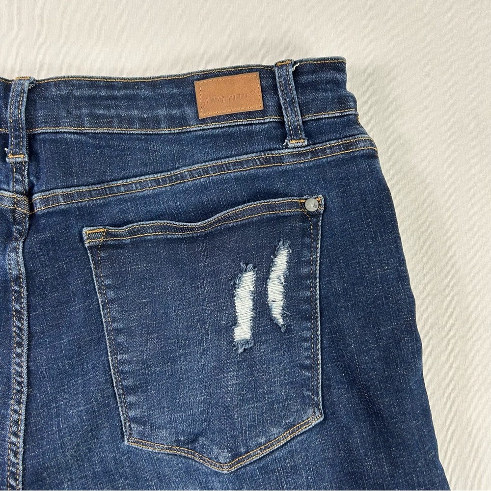 Judy Blue Camo Patch Dark Wash Denim‎ Shorts Stretch Distressed Women’s 1X EUC - Picture 6 of 13